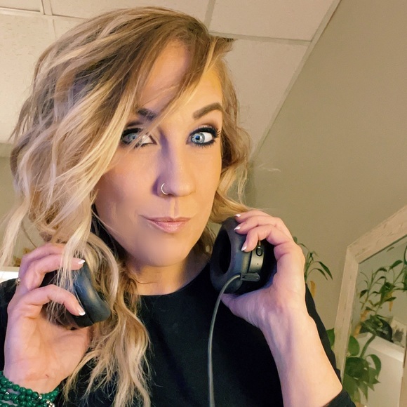 Meet your Posher, Cynthia - Picture 1 of 4